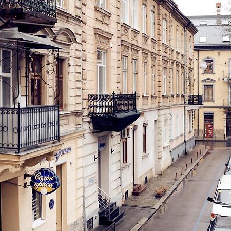 Apartments Near Potocki Palace Lviv Exterior photo