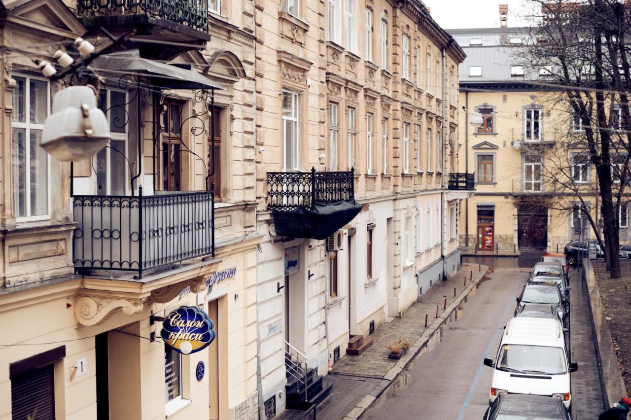 Apartments Near Potocki Palace Lviv Exterior photo
