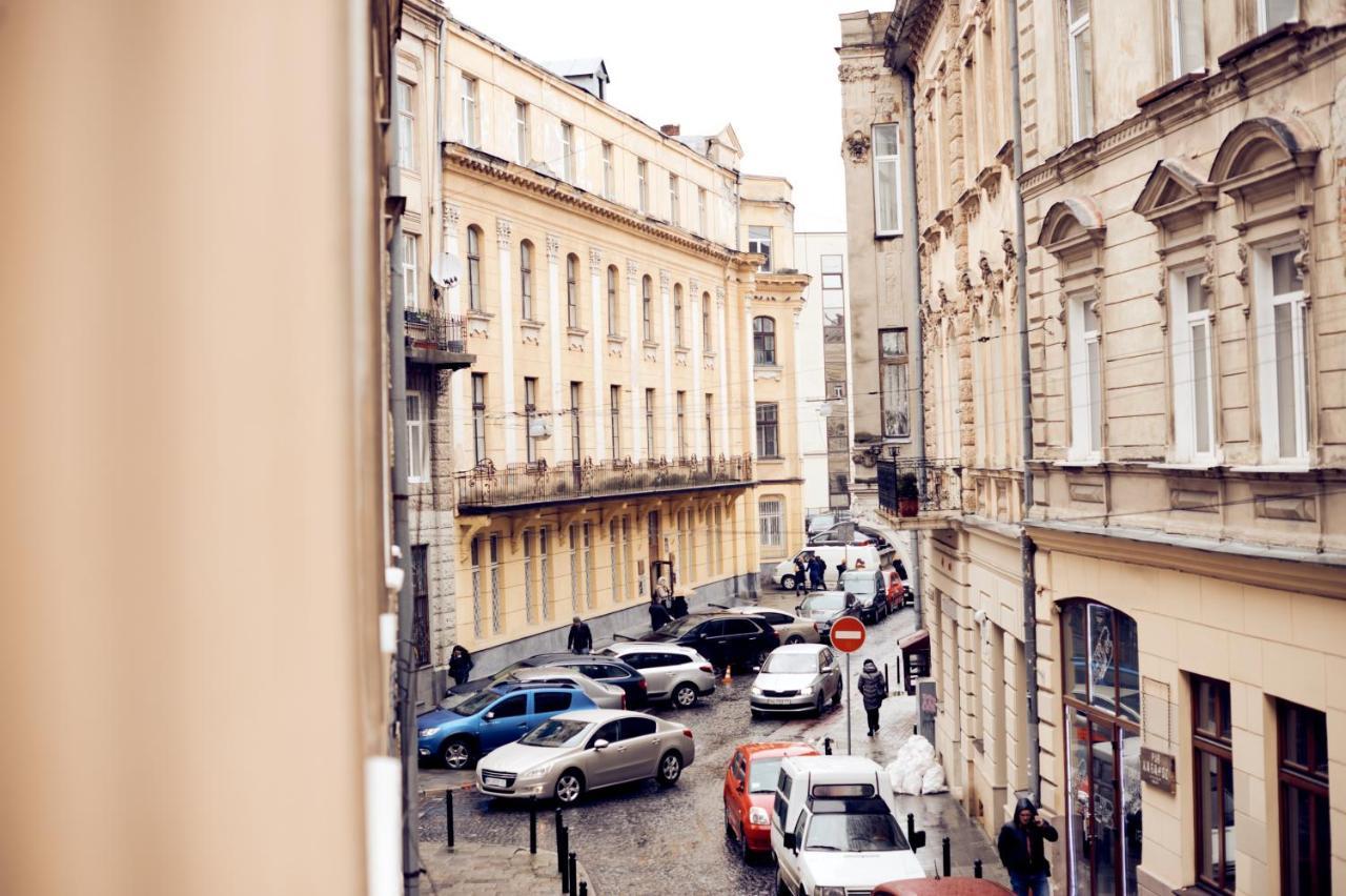 Apartments Near Potocki Palace Lviv Exterior photo